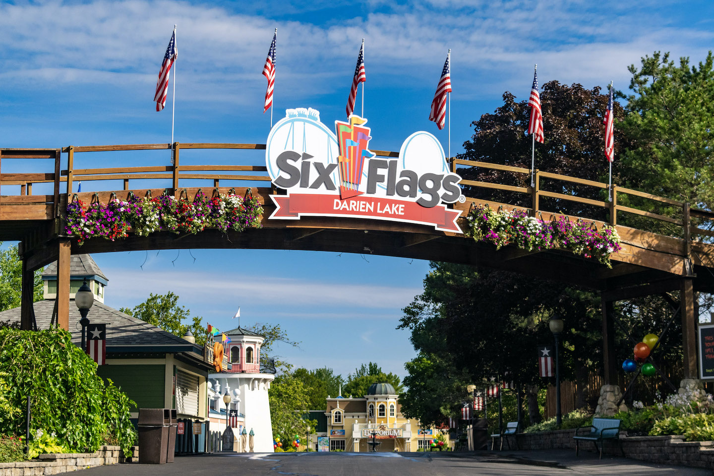 Six Flags Darien Lake opening with new offerings (including VIP lounge)